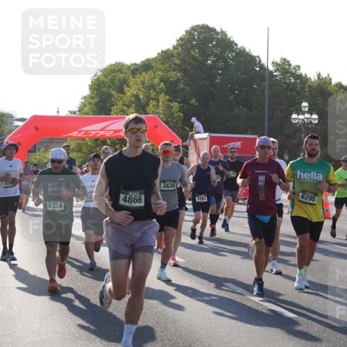 07.09.2025 - BARMER Alsterlauf Yannick Fuchs http://msf.ph/oto/8730463 07.09.2025 08:58:49 Laufen 556, 12, 4866, 5324, 3638, 2683, 12, 6295, 4569, 5557 meine-sportfotos.de