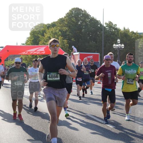 07.09.2025 - BARMER Alsterlauf Yannick Fuchs http://msf.ph/oto/8730465 07.09.2025 08:58:49 Laufen 1201, 4866, 2683, 5324, 12, 320, 6295, 5982, 569 meine-sportfotos.de