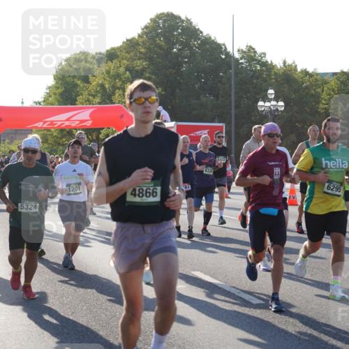 07.09.2025 - BARMER Alsterlauf Yannick Fuchs http://msf.ph/oto/8730469 07.09.2025 08:58:49 Laufen 56, 5324, 1201, 4866, 6320, 3012, 4569, 6295 meine-sportfotos.de