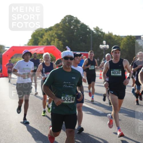 07.09.2025 - BARMER Alsterlauf Yannick Fuchs http://msf.ph/oto/8730478 07.09.2025 08:58:51 Laufen 5324, 4030, 3638 meine-sportfotos.de