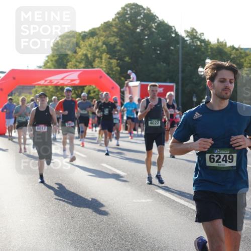 07.09.2025 - BARMER Alsterlauf Yannick Fuchs http://msf.ph/oto/8730516 07.09.2025 08:59:00 Laufen 6017, 4022, 136, 6249 meine-sportfotos.de