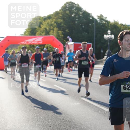 07.09.2025 - BARMER Alsterlauf Yannick Fuchs http://msf.ph/oto/8730517 07.09.2025 08:59:00 Laufen 6017, 36, 6249 meine-sportfotos.de