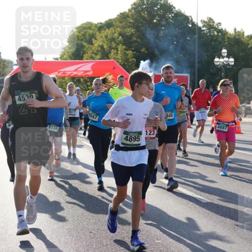07.09.2025 - BARMER Alsterlauf Yannick Fuchs http://msf.ph/oto/8730587 07.09.2025 08:59:13 Laufen 44414, 4520, 8168, 1677, 5947, 4895, 123, 948, 2178, 4887, 4886, 6108 meine-sportfotos.de
