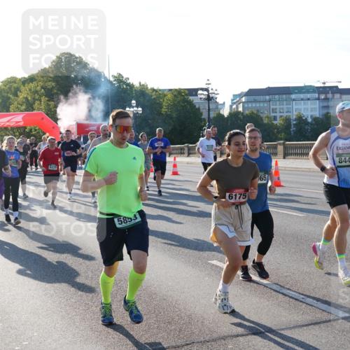 07.09.2025 - BARMER Alsterlauf Yannick Fuchs http://msf.ph/oto/8730631 07.09.2025 08:59:19 Laufen 4599, 5883, 6229, 4925, 5853, 6175, 65, 8440 meine-sportfotos.de