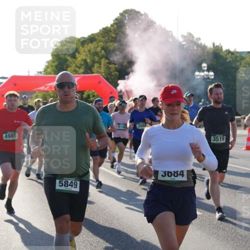 07.09.2025 - BARMER Alsterlauf Yannick Fuchs http://msf.ph/oto/8730657 07.09.2025 08:59:24 Laufen 4985, 6142, 3068, 5849, 3684, 3519, 4602 meine-sportfotos.de
