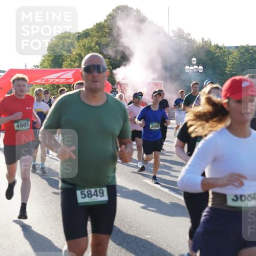 07.09.2025 - BARMER Alsterlauf Yannick Fuchs http://msf.ph/oto/8730662 07.09.2025 08:59:24 Laufen 4985, 5849, 3068, 3084, 4602 meine-sportfotos.de