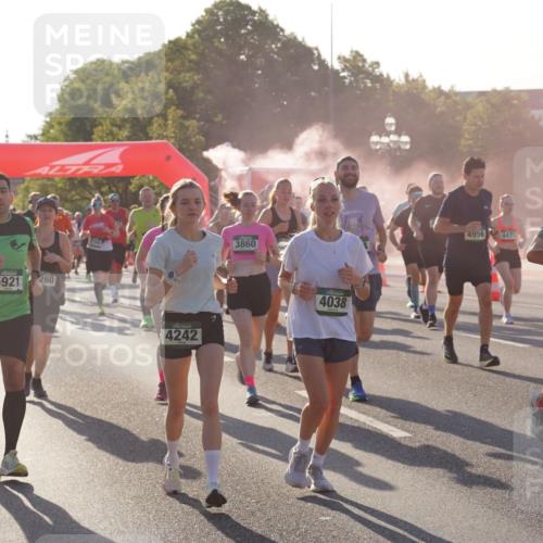 07.09.2025 - BARMER Alsterlauf Yannick Fuchs http://msf.ph/oto/8730831 07.09.2025 08:59:54 Laufen 5921, 260, 4242, 3860, 4038, 4956, 4471, 3043, 2147 meine-sportfotos.de