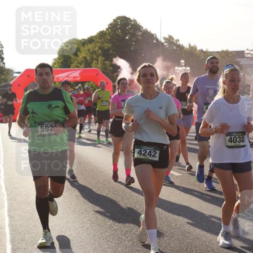 07.09.2025 - BARMER Alsterlauf Yannick Fuchs http://msf.ph/oto/8730840 07.09.2025 08:59:55 Laufen 44414, 592, 4127, 3, 4242, 258, 4038, 4956, 4471 meine-sportfotos.de