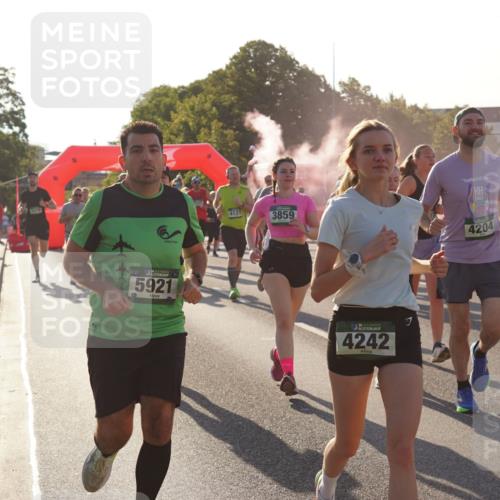 07.09.2025 - BARMER Alsterlauf Yannick Fuchs http://msf.ph/oto/8730844 07.09.2025 08:59:55 Laufen 5921, 4121, 3859, 4242, 4204, 4038 meine-sportfotos.de