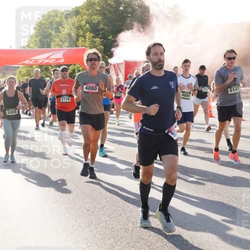 07.09.2025 - BARMER Alsterlauf Yannick Fuchs http://msf.ph/oto/8730896 07.09.2025 09:00:05 Laufen 4444, 625, 3456, 2118, 4880, 4884, 4267, 5141, 3942 meine-sportfotos.de