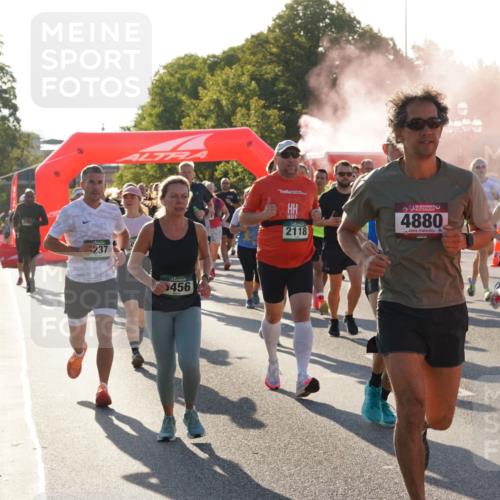 07.09.2025 - BARMER Alsterlauf Yannick Fuchs http://msf.ph/oto/8730910 07.09.2025 09:00:07 Laufen 237, 456, 2118, 4880, 4977 meine-sportfotos.de