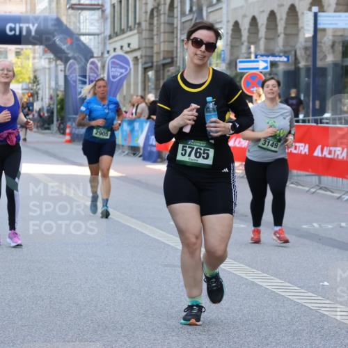 07.09.2025 - BARMER Alsterlauf Strokosch-Dieckow http://msf.ph/oto/8730956 07.09.2025 10:24:45 Ziel 2170, 2691, 2692, 2804, 4168, 4581, 4962, 5090, 5610, 5887, 6056, 8481 meine-sportfotos.de