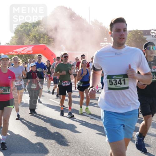 07.09.2025 - BARMER Alsterlauf Yannick Fuchs http://msf.ph/oto/8730972 07.09.2025 09:00:19 Laufen 4175, 4865, 397, 5353, 308, 5349, 490, 5341, 63, 2584, 5340 meine-sportfotos.de