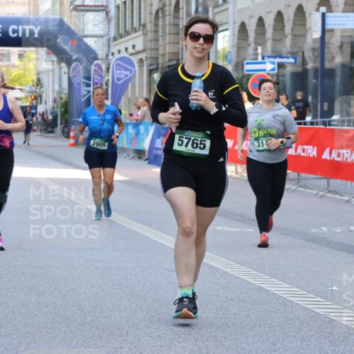 07.09.2025 - BARMER Alsterlauf Strokosch-Dieckow http://msf.ph/oto/8730976 07.09.2025 10:24:45 Ziel 2170, 2691, 2692, 2804, 4168, 4581, 4962, 5090, 5610, 5887, 6056, 8481 meine-sportfotos.de
