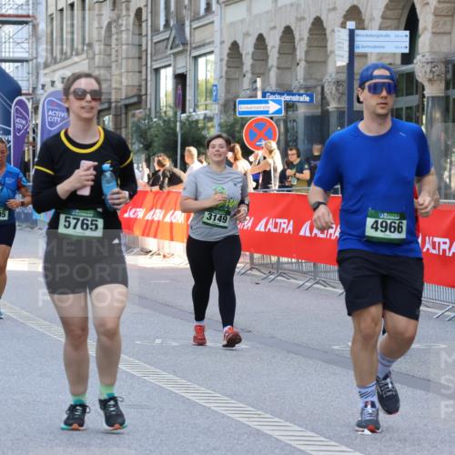 07.09.2025 - BARMER Alsterlauf Strokosch-Dieckow http://msf.ph/oto/8730994 07.09.2025 10:24:44 Ziel 2170, 2691, 2692, 2804, 4168, 4581, 4962, 5090, 5610, 5887, 6056, 8481 meine-sportfotos.de