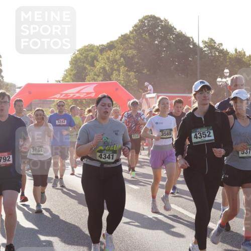 07.09.2025 - BARMER Alsterlauf Yannick Fuchs http://msf.ph/oto/8731067 07.09.2025 09:00:36 Laufen 4792, 3864, 3242, 4341, 10, 3147, 3565, 4352, 3375, 4358 meine-sportfotos.de