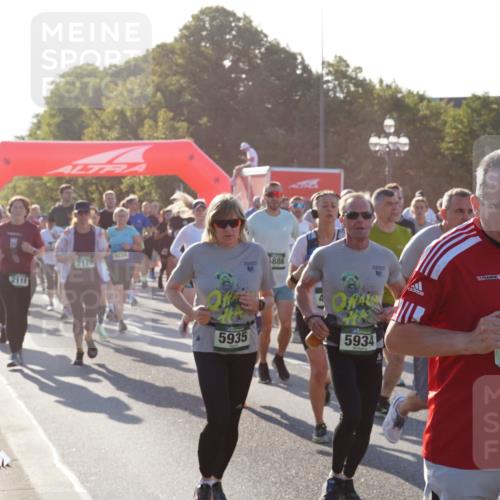 07.09.2025 - BARMER Alsterlauf Yannick Fuchs http://msf.ph/oto/8731089 07.09.2025 09:00:43 Laufen 2119, 2179, 1924, 10, 886, 5935, 5934, 11, 36, 4686, 229 meine-sportfotos.de