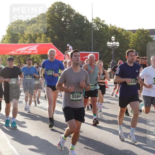 07.09.2025 - BARMER Alsterlauf Yannick Fuchs http://msf.ph/oto/8731156 07.09.2025 09:00:53 Laufen 530, 2776, 8210, 8415, 8432, 2112, 5584, 12, 8414, 103, 5485 meine-sportfotos.de