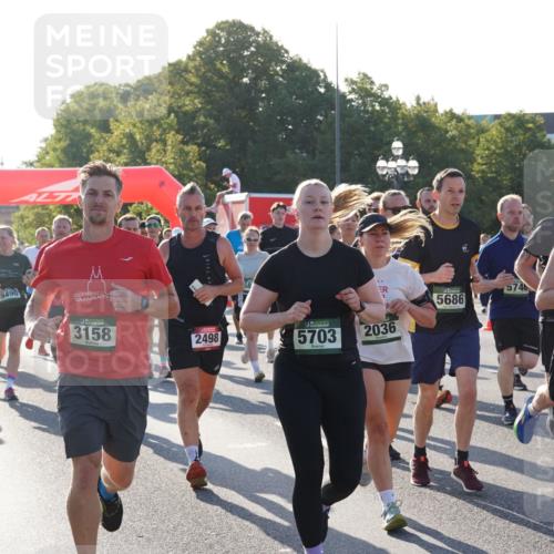 07.09.2025 - BARMER Alsterlauf Yannick Fuchs http://msf.ph/oto/8731238 07.09.2025 09:01:07 Laufen 5489, 5490, 3158, 5703, 2036, 5686, 5740, 2769, 2498, 50 meine-sportfotos.de