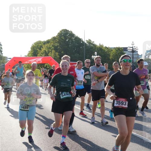 07.09.2025 - BARMER Alsterlauf Yannick Fuchs http://msf.ph/oto/8731277 07.09.2025 09:01:12 Laufen 5891, 4726, 5535, 5489, 5490, 3593, 384 meine-sportfotos.de