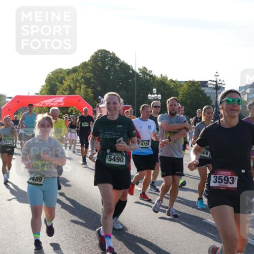 07.09.2025 - BARMER Alsterlauf Yannick Fuchs http://msf.ph/oto/8731279 07.09.2025 09:01:12 Laufen 4944, 5694, 5891, 44414, 6489, 5490, 4726, 368, 136, 3593 meine-sportfotos.de