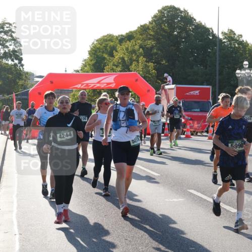 07.09.2025 - BARMER Alsterlauf Yannick Fuchs http://msf.ph/oto/8731312 07.09.2025 09:01:17 Laufen 44444, 3865, 4244, 106, 5814, 5610, 15643, 369, 5990, 5991 meine-sportfotos.de