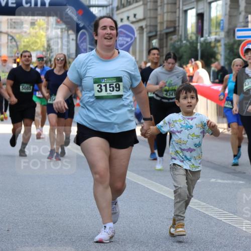 07.09.2025 - BARMER Alsterlauf Strokosch-Dieckow http://msf.ph/oto/8731411 07.09.2025 10:23:58 Ziel 2026, 2412, 3168, 3169, 4966, 5096, 5765 meine-sportfotos.de