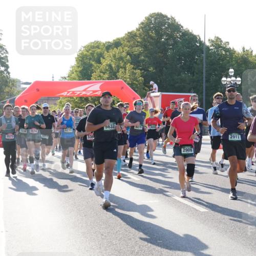 07.09.2025 - BARMER Alsterlauf Yannick Fuchs http://msf.ph/oto/8731619 07.09.2025 09:01:59 Laufen 3573, 3036, 3574, 5619, 6215, 049, 5637, 4478, 3658, 336, 2911, 664, 300, 2909, 4337 meine-sportfotos.de