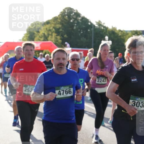 07.09.2025 - BARMER Alsterlauf Yannick Fuchs http://msf.ph/oto/8731656 07.09.2025 09:02:06 Laufen 252, 4766, 2243, 3036 meine-sportfotos.de
