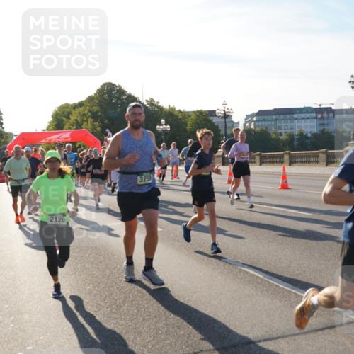 07.09.2025 - BARMER Alsterlauf Yannick Fuchs http://msf.ph/oto/8731810 07.09.2025 09:02:25 Laufen 2120, 3259, 2039 meine-sportfotos.de