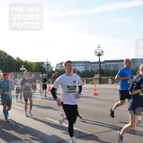 07.09.2025 - BARMER Alsterlauf Yannick Fuchs http://msf.ph/oto/8731987 07.09.2025 09:02:49 Laufen 8500, 4710, 321, 8479, 560, 5805, 24, 77777, 4730 meine-sportfotos.de