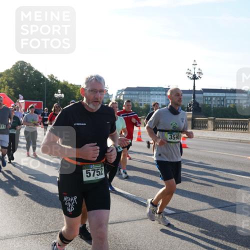 07.09.2025 - BARMER Alsterlauf Yannick Fuchs http://msf.ph/oto/8732080 07.09.2025 09:03:07 Laufen 3661, 8111, 5800, 3149, 5752, 3590, 612 meine-sportfotos.de