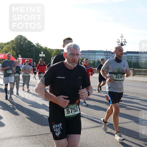 07.09.2025 - BARMER Alsterlauf Yannick Fuchs http://msf.ph/oto/8732081 07.09.2025 09:03:07 Laufen 8111, 3661, 3266, 5808, 3590, 5752 meine-sportfotos.de