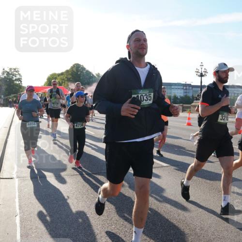 07.09.2025 - BARMER Alsterlauf Yannick Fuchs http://msf.ph/oto/8732241 07.09.2025 09:03:40 Laufen 4858, 5733, 4738, 4035, 3215, 430 meine-sportfotos.de