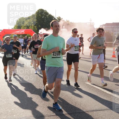 07.09.2025 - BARMER Alsterlauf Yannick Fuchs http://msf.ph/oto/8732411 07.09.2025 09:04:03 Laufen 5379, 032, 5087, 4, 4265, 5781, 8035, 325 meine-sportfotos.de
