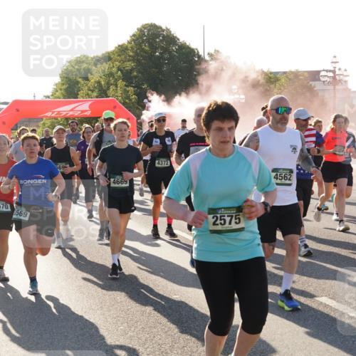 07.09.2025 - BARMER Alsterlauf Yannick Fuchs http://msf.ph/oto/8732444 07.09.2025 09:04:08 Laufen 5403, 69, 4669, 3570, 569, 4372, 2575, 4562, 5334, 3019, 3603, 46 meine-sportfotos.de