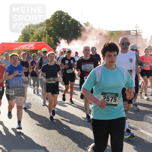 07.09.2025 - BARMER Alsterlauf Yannick Fuchs http://msf.ph/oto/8732447 07.09.2025 09:04:08 Laufen 699, 3570, 3569, 4669, 4372, 36, 2575, 2334, 3019, 30 meine-sportfotos.de