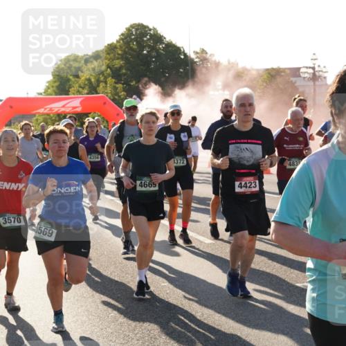 07.09.2025 - BARMER Alsterlauf Yannick Fuchs http://msf.ph/oto/8732453 07.09.2025 09:04:09 Laufen 3570, 569, 4356, 4665, 1372, 4423, 4831, 36, 575 meine-sportfotos.de