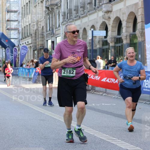 07.09.2025 - BARMER Alsterlauf Strokosch-Dieckow http://msf.ph/oto/8732454 07.09.2025 10:22:18 Ziel 3026, 3070, 3128, 3964, 4001, 4166, 4528, 4641, 5489, 5914, 5951, 6314, 8192 meine-sportfotos.de