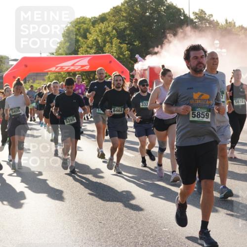 07.09.2025 - BARMER Alsterlauf Yannick Fuchs http://msf.ph/oto/8732483 07.09.2025 09:04:12 Laufen 5403, 5405, 332, 51, 8463, 5285, 5859, 5672, 227 meine-sportfotos.de