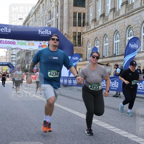 07.09.2025 - BARMER Alsterlauf Strokosch-Dieckow http://msf.ph/oto/8732777 07.09.2025 10:21:51 Ziel 2051, 2182, 2727, 2972, 2976, 3223, 3248, 3571, 3699, 4350, 4448, 4475, 4563, 4907, 5735 meine-sportfotos.de