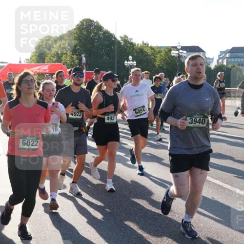 07.09.2025 - BARMER Alsterlauf Yannick Fuchs http://msf.ph/oto/8732890 07.09.2025 09:05:45 Laufen 33, 5408, 6022, 5759, 4922, 6054, 4921, 19, 3940, 2006 meine-sportfotos.de