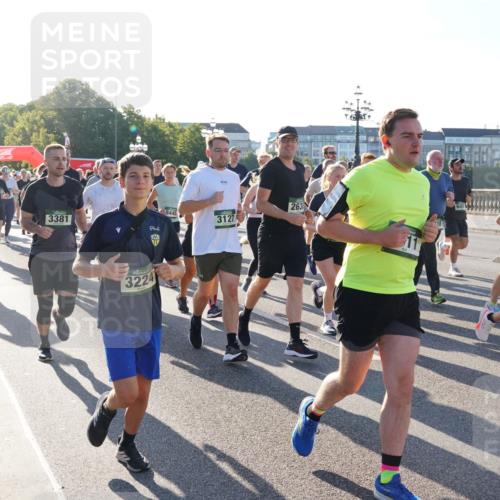 07.09.2025 - BARMER Alsterlauf Yannick Fuchs http://msf.ph/oto/8732904 07.09.2025 09:05:48 Laufen 561, 5978, 3381, 3224, 263, 8445, 3127, 10, 323 meine-sportfotos.de