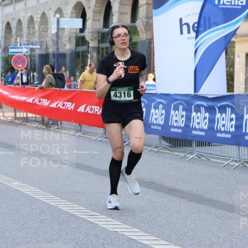 07.09.2025 - BARMER Alsterlauf Strokosch-Dieckow http://msf.ph/oto/8733025 07.09.2025 10:21:28 Ziel 2281, 2336, 2337, 2706, 3091, 3183, 3227, 3312, 3313, 3547, 3635, 4029, 4437, 5030, 5235, 5959 meine-sportfotos.de