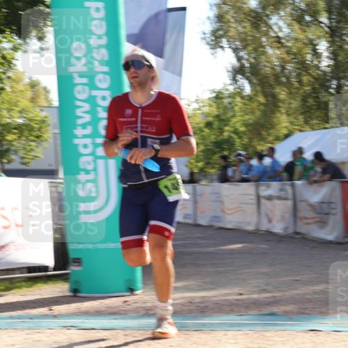 07.09.2025 - 19. Norderstedt Triathlon Luisa Fischer http://msf.ph/oto/8733061 07.09.2025 16:10:44 Ziel 1496 meine-sportfotos.de