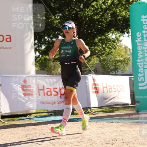 07.09.2025 - 19. Norderstedt Triathlon Luisa Fischer http://msf.ph/oto/8733159 07.09.2025 16:13:50 Ziel 469, 1503 meine-sportfotos.de