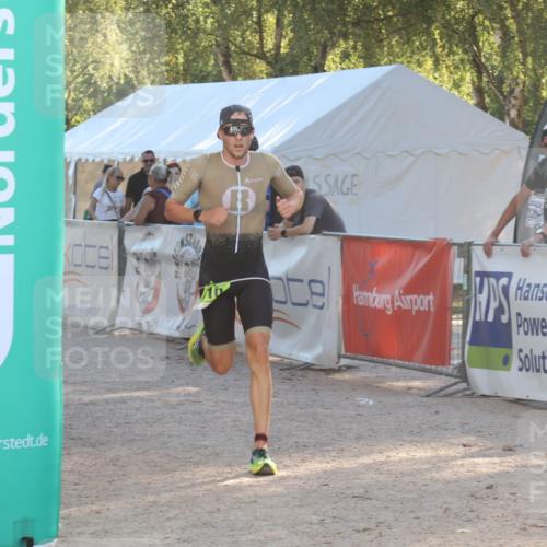 07.09.2025 - 19. Norderstedt Triathlon Luisa Fischer http://msf.ph/oto/8733460 07.09.2025 16:21:31 Ziel 510 meine-sportfotos.de