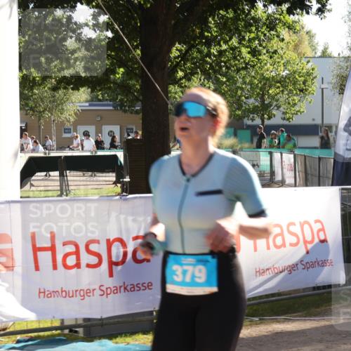 07.09.2025 - 19. Norderstedt Triathlon Luisa Fischer http://msf.ph/oto/8733487 07.09.2025 16:21:42 Ziel 379, 442 meine-sportfotos.de