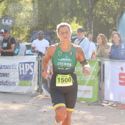 07.09.2025 - 19. Norderstedt Triathlon Luisa Fischer http://msf.ph/oto/8733530 07.09.2025 16:22:58 Ziel 1500 meine-sportfotos.de