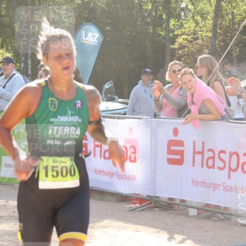 07.09.2025 - 19. Norderstedt Triathlon Luisa Fischer http://msf.ph/oto/8733534 07.09.2025 16:22:59 Ziel 1500 meine-sportfotos.de